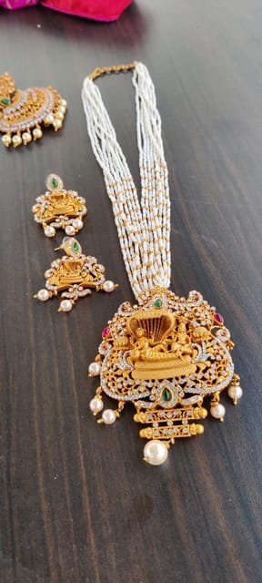 White vishnu set