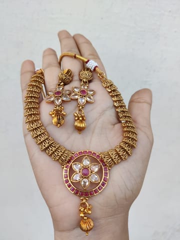Round ruby necklace w