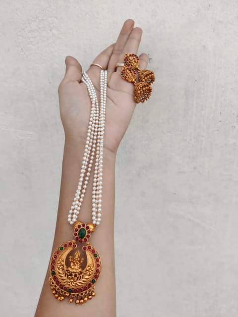 Pearl set temple