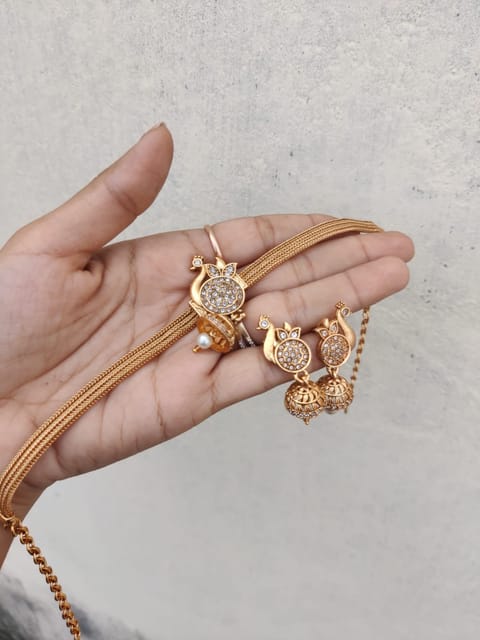 White ad choker set