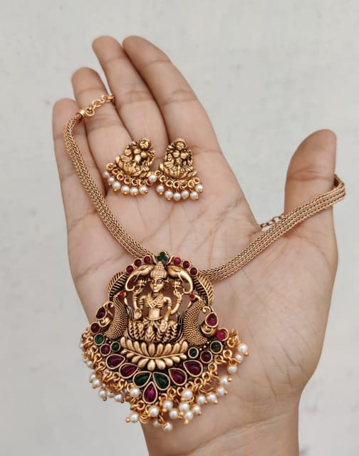 Temple choker set