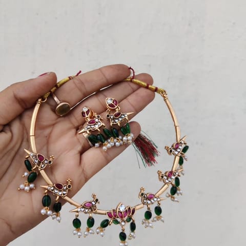 Lotus kemp necklace green guttapusulu