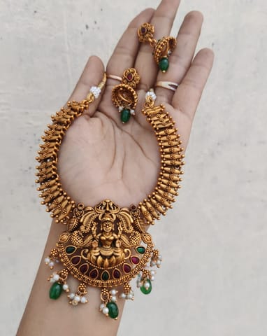 Temple copper with green beads set