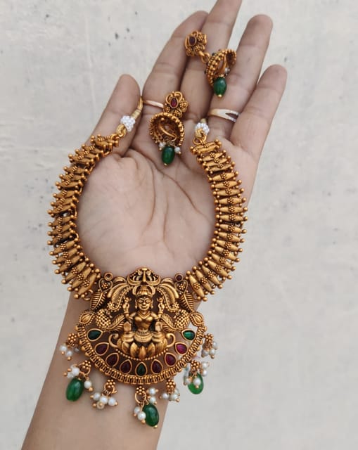 Temple copper with green beads set