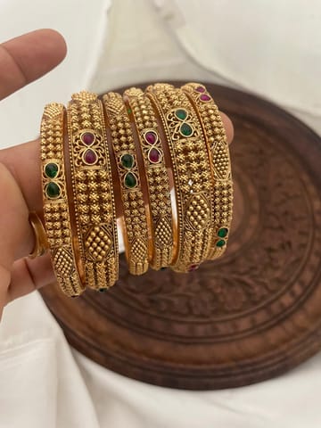 Set of 6 matte bangles set