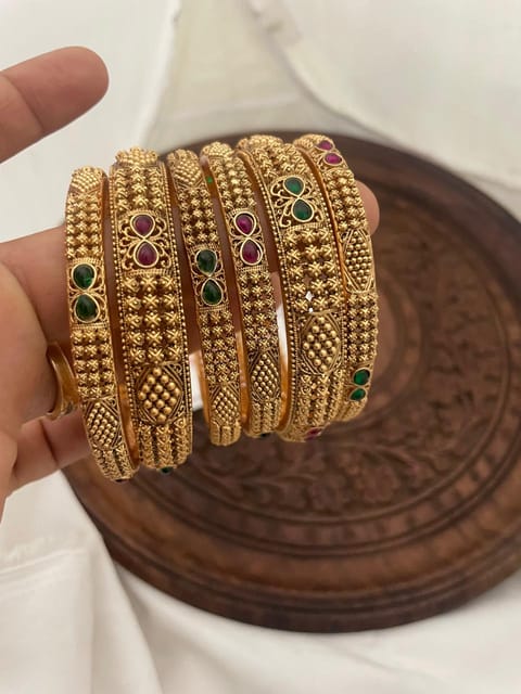 Set of 6 matte bangles set