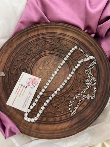 White stones belt