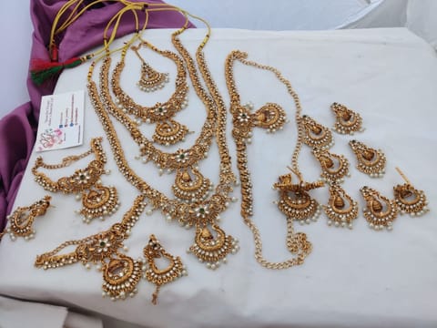 Bridal set white stone set