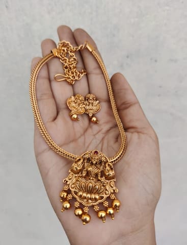 Temple choker 2