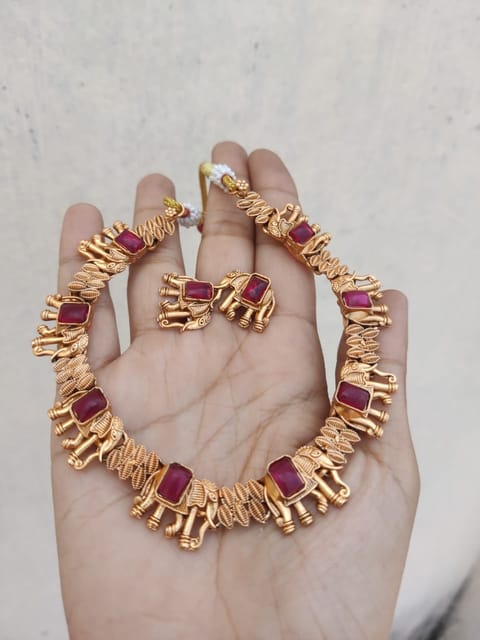 Maroon elephant set