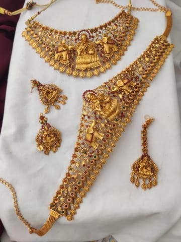 Choker with belt