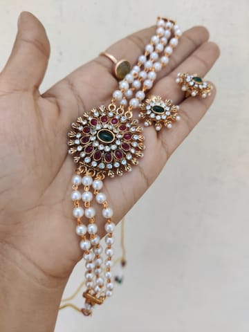 Pear choker set