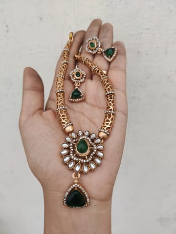 Green necklace set