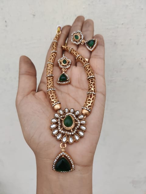 Green necklace set