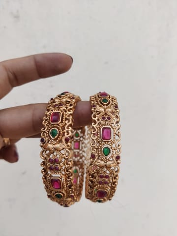 Matte bangles set