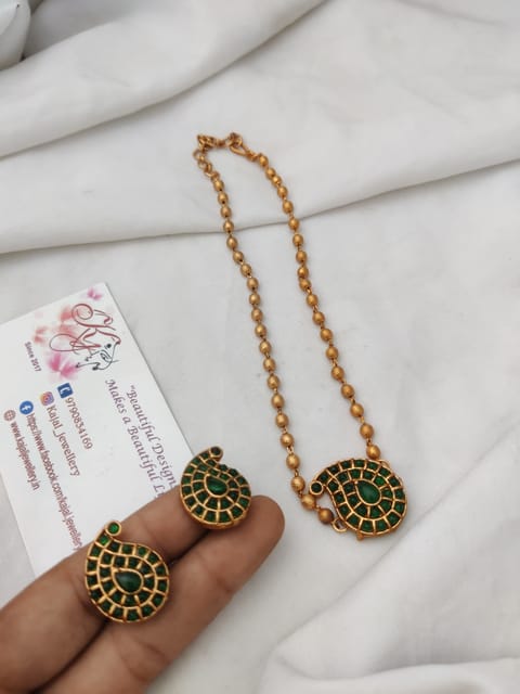 Leaf choker green
