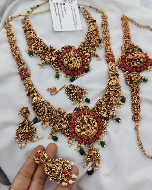 Heavy coral semi set
