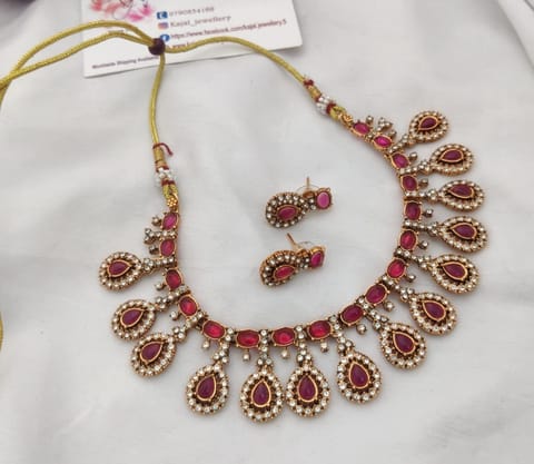 Maroon necklace set