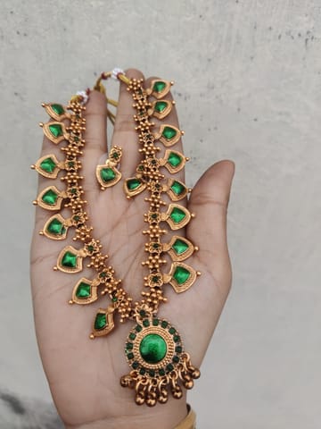 Green necklace set