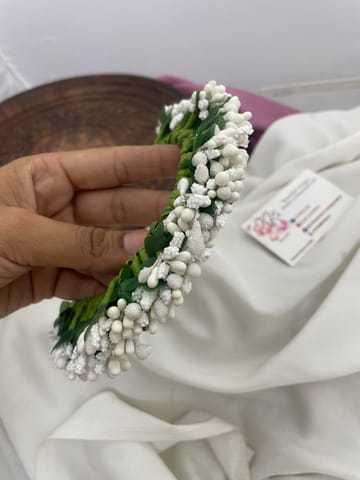 White flower set