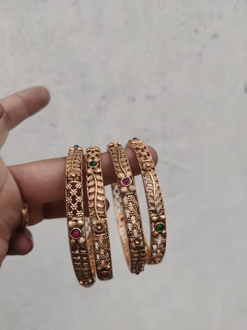 Matte bangles set