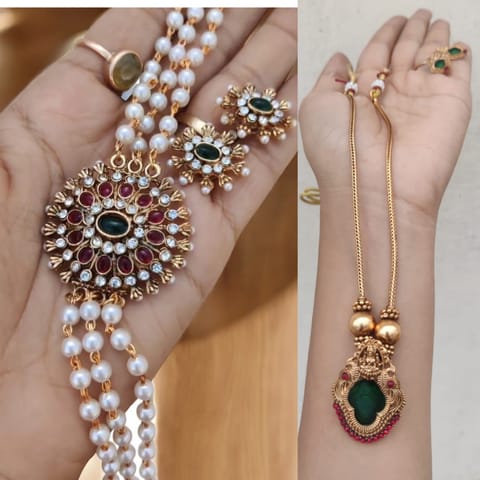 Pearl with Lakshmi palakka