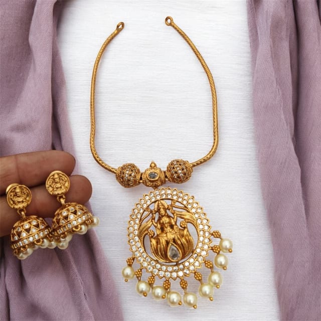 Gold plated chain white