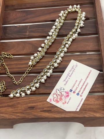 Kundan hip belt golden mehendi.