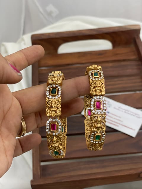 Set of 2 stone bangles set