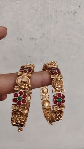 Ghungharoo bangles set